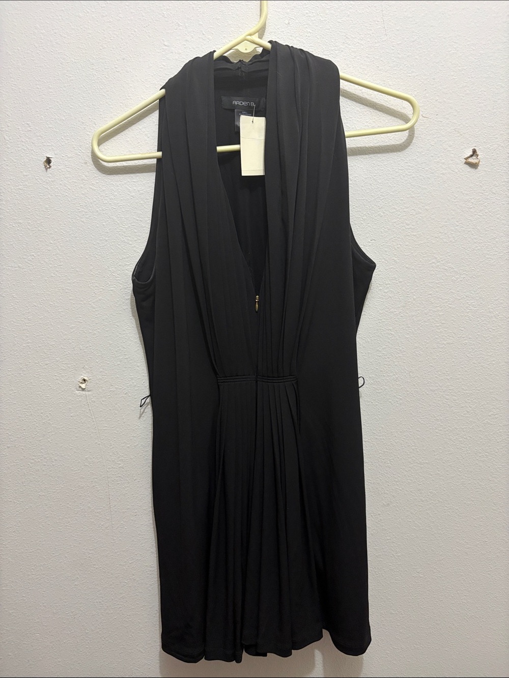 Arden B Black Sleeveless V-Neck Draped Dress